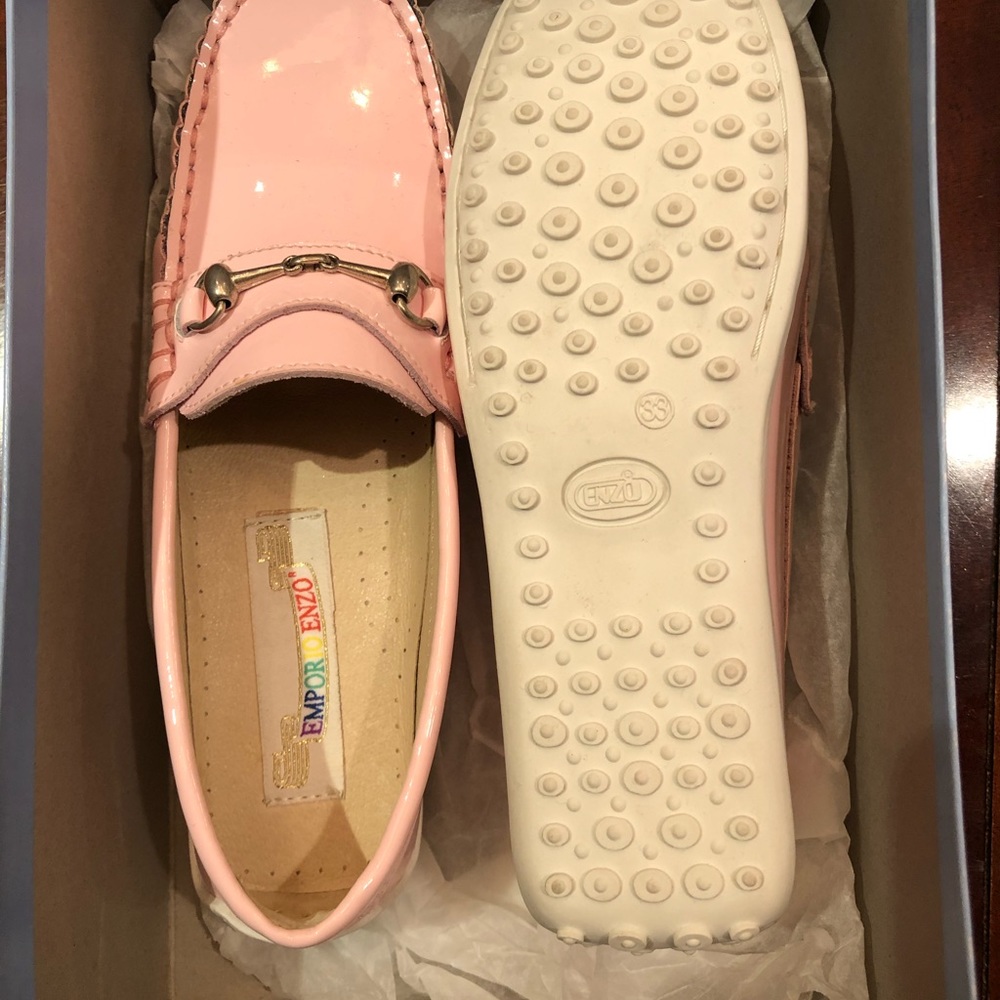 Girls flat shoes. Lite pink.